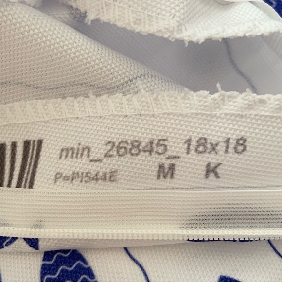 Pillow Cover Indoor/Outdoor 100% Polyester / Blue Fish on white, NWOT / Fish. - Picture 8 of 9